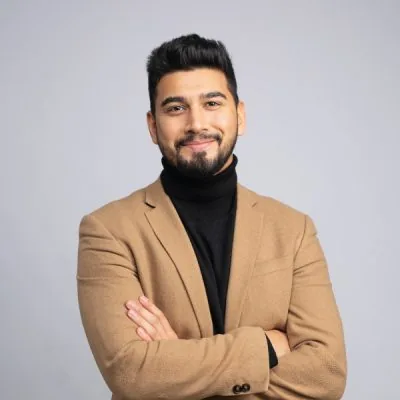 Portrait of Siavash Ehsanzamir.