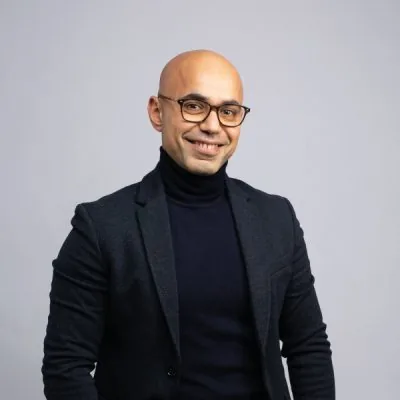 Portrait of Sourosh Ehsani.